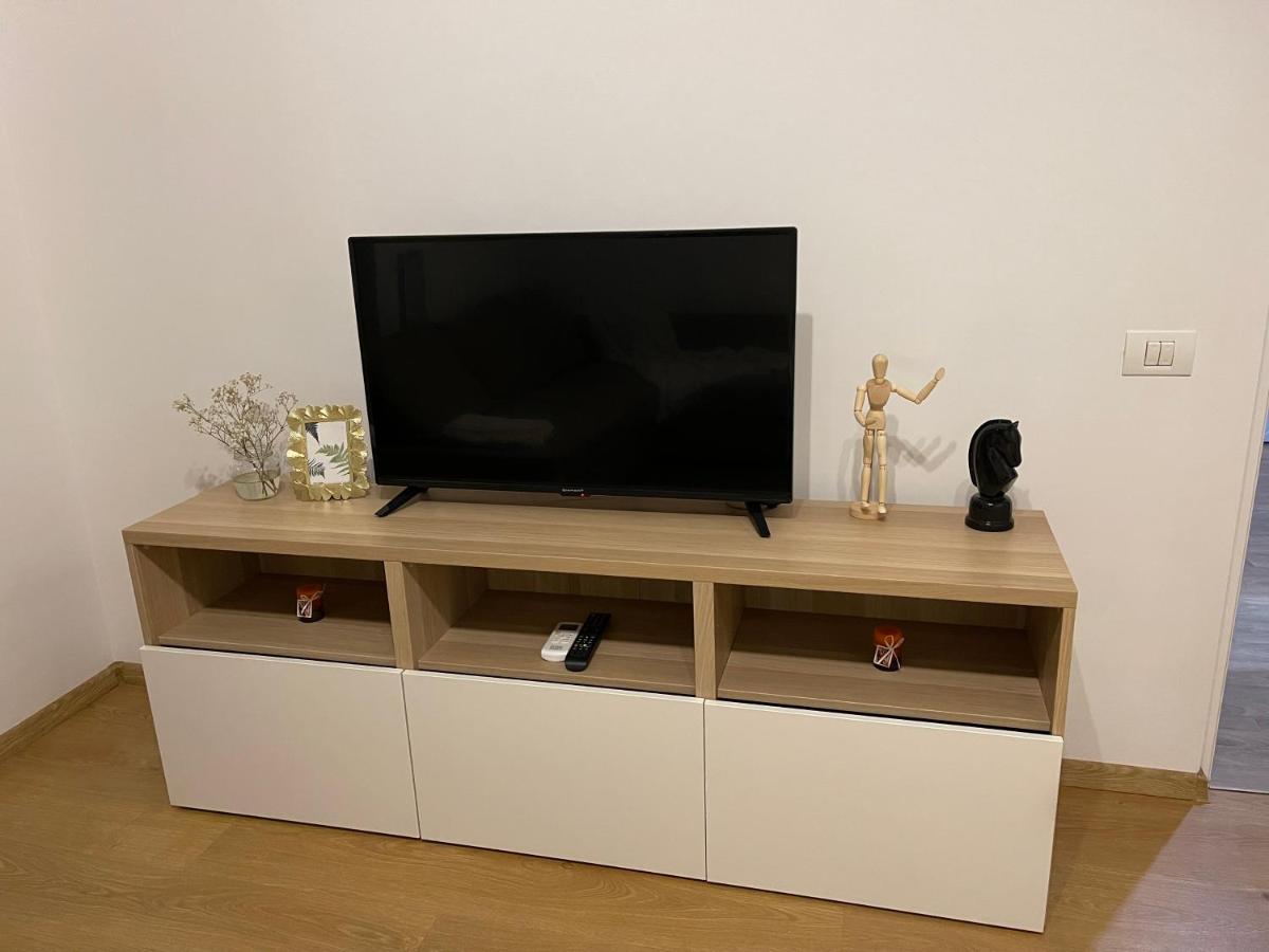 Gold Luxury Apartment Close To Presidential Palace Bukares Bagian luar foto