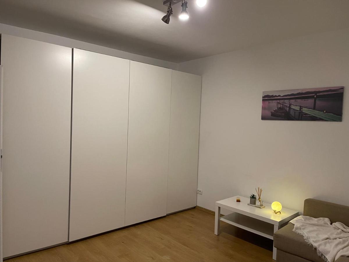 Gold Luxury Apartment Close To Presidential Palace Bukares Bagian luar foto
