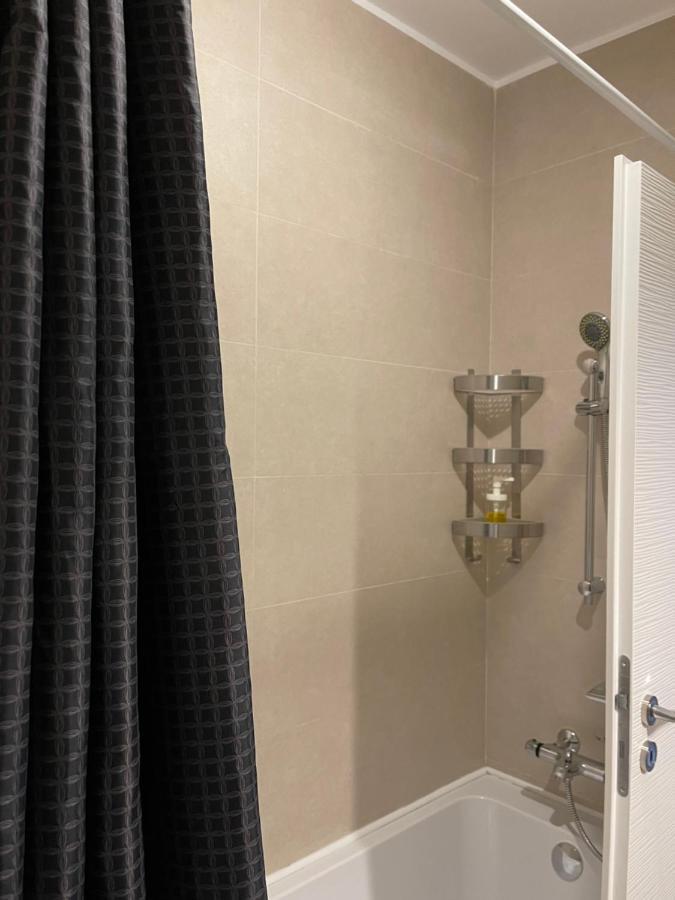Gold Luxury Apartment Close To Presidential Palace Bukares Bagian luar foto