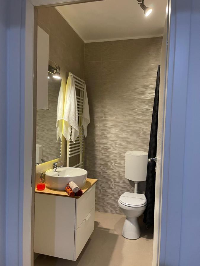 Gold Luxury Apartment Close To Presidential Palace Bukares Bagian luar foto