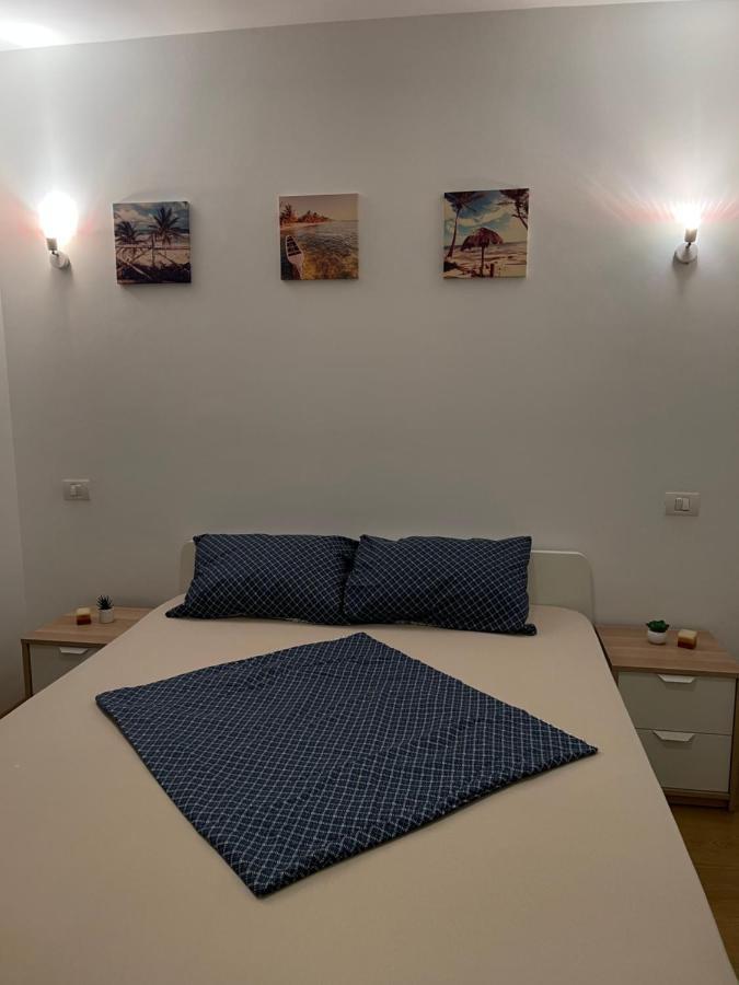 Gold Luxury Apartment Close To Presidential Palace Bukares Bagian luar foto