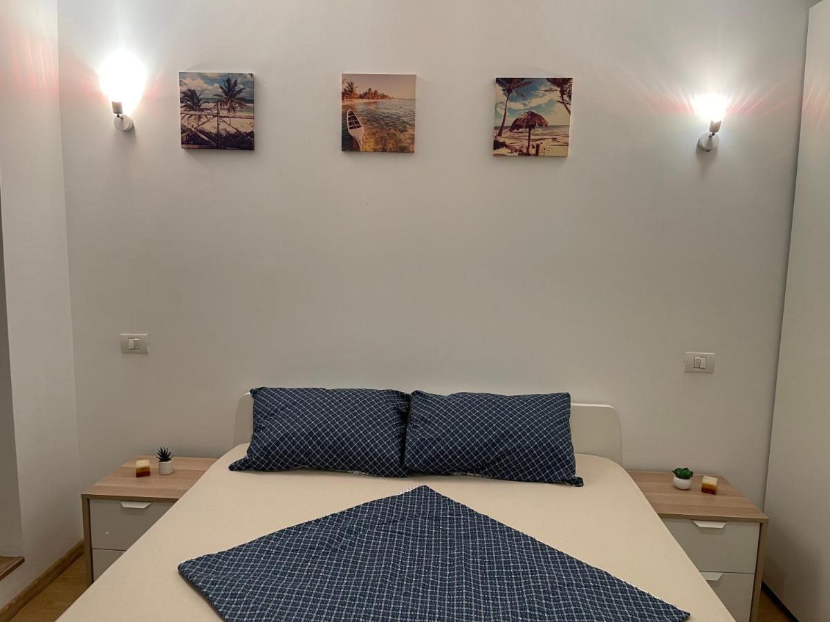 Gold Luxury Apartment Close To Presidential Palace Bukares Bagian luar foto