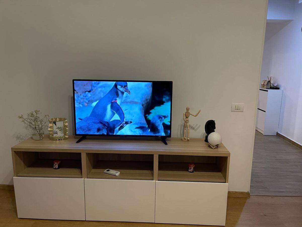 Gold Luxury Apartment Close To Presidential Palace Bukares Bagian luar foto