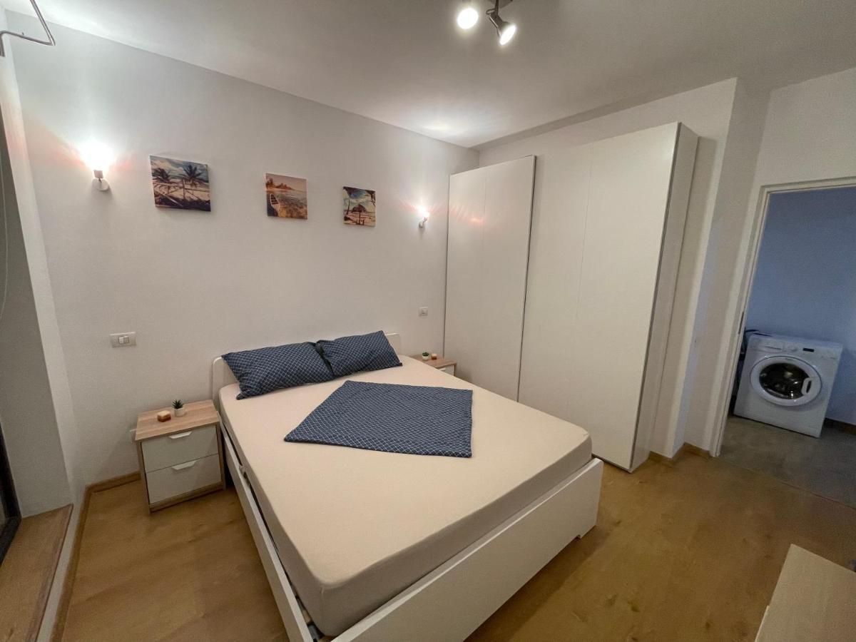 Gold Luxury Apartment Close To Presidential Palace Bukares Bagian luar foto
