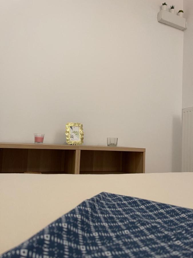 Gold Luxury Apartment Close To Presidential Palace Bukares Bagian luar foto